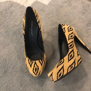 Tan and black printed pumps✨✨